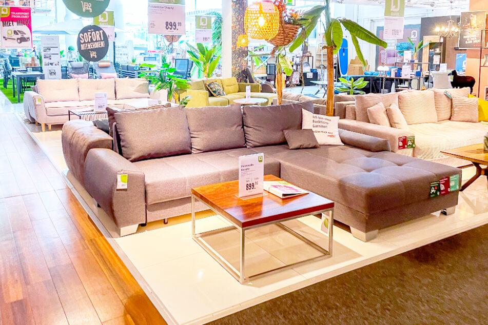Lust auf Moonlight-Shopping? Am Freitag (1.9.) bleibt porta Neuwied bis 21 Uhr geöffnet und verkauft u.a. Sofas super günstig.