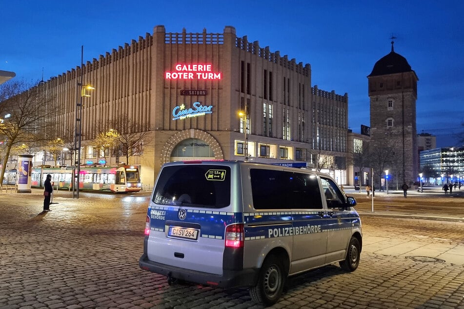 Weil es immer wieder zu Schlägereien und anderen Straftaten in der Chemnitzer Innenstadt kam, wurden nun die Zahl der Polizeistreifen erhöht.