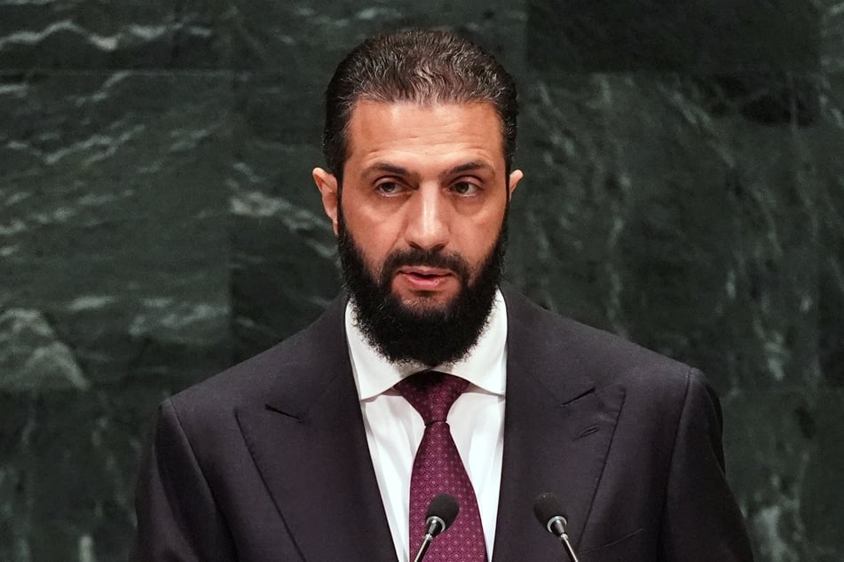 Der syrische Übergangspräsident Ahmed al-Scharaa (43) hat Israels Vorgehen in Syrien scharf verurteilt.