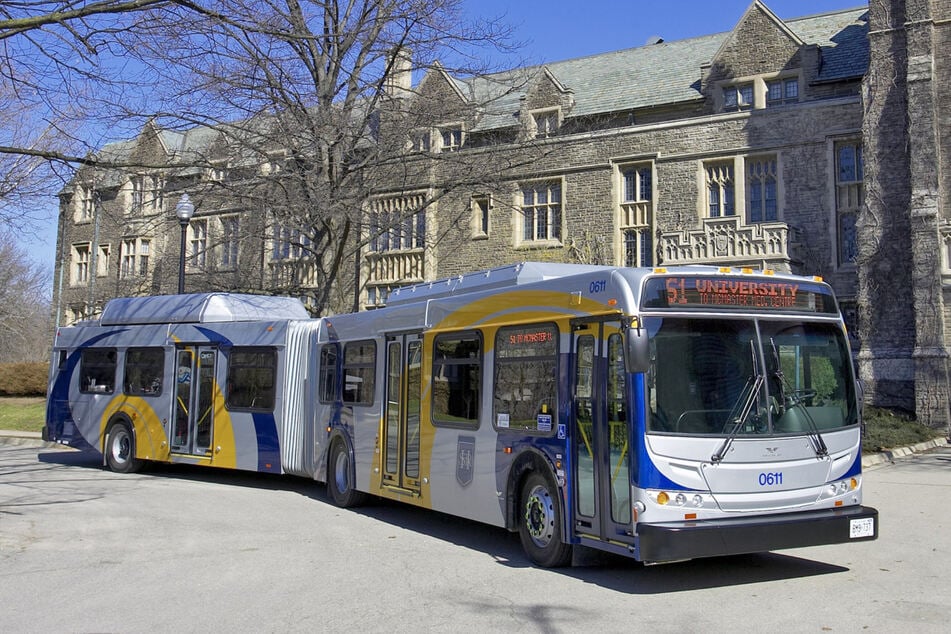Der 36-Jährige hat einen Gelenkbus des Nahverkehrsunternehmens Hamilton Street Railway (HSR) entwendet. Zu Schaden kam niemand.