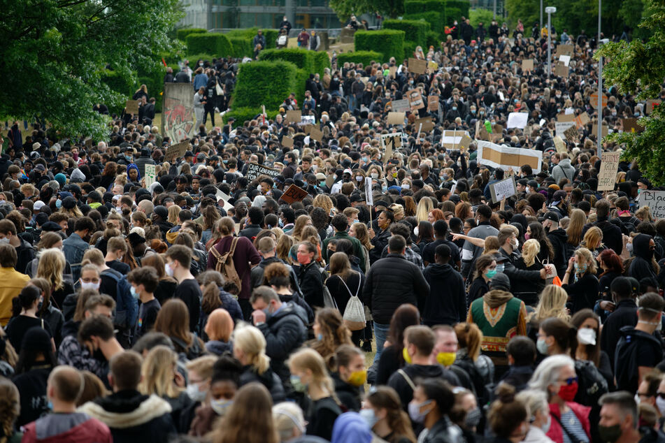 Polizei erwartet 5000 Menschen zu Anti-Rassismus-Demo in Düsseldorf