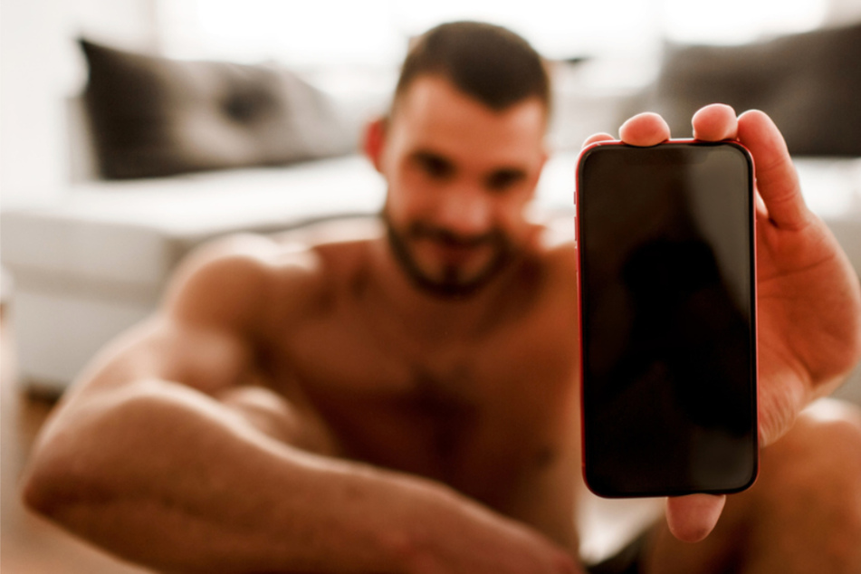 20-Jähriger sendet nach kurzer Zeit intime Fotos und wird danach erpresst