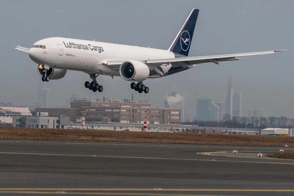 Lufthansa: Notsignal abgesetzt! Lufthansa-Maschine muss Langstreckenflug nach Frankfurt abbrechen