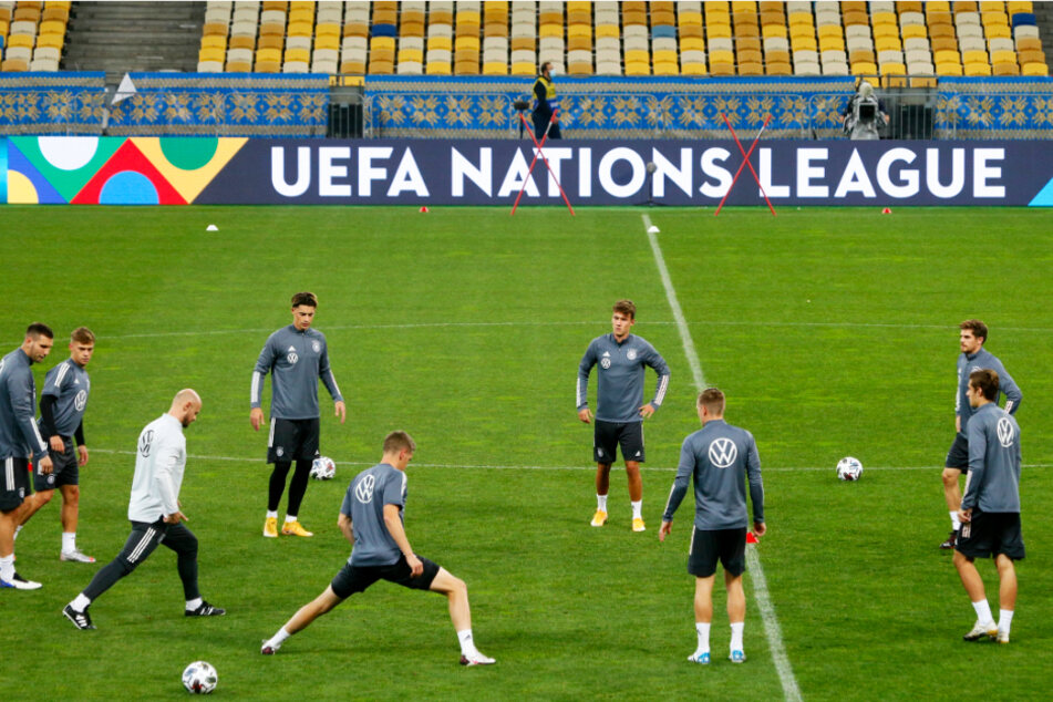 Die DFB-Auswahl beim Abschlusstraining in Kiew.