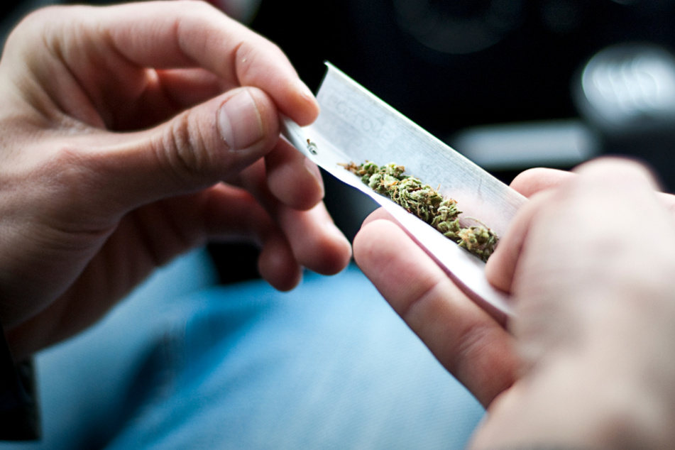 Der Autofahrer wurde positiv auf Marihuana getestet. (Symbolbild)