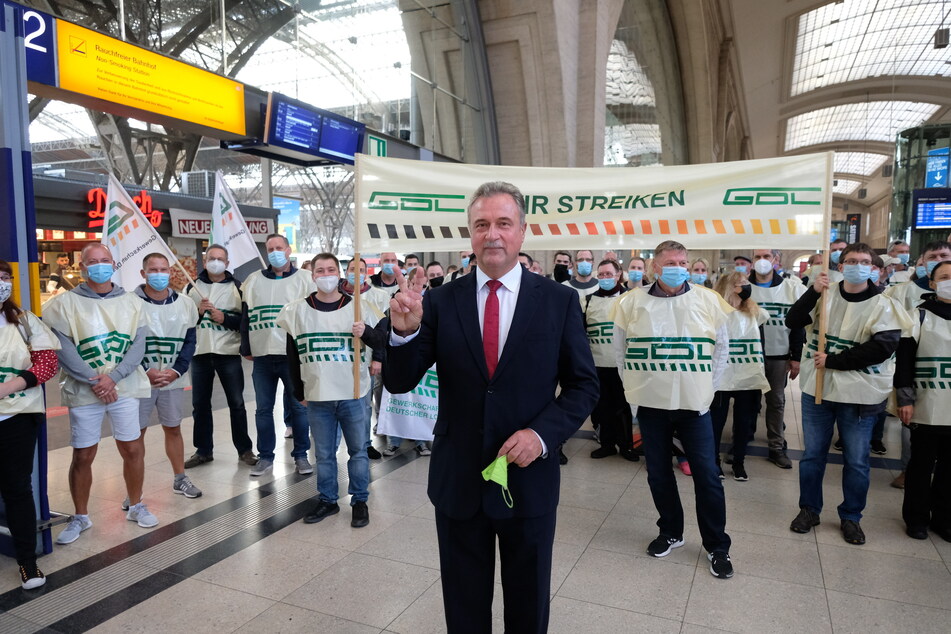 GDL boss Claus Weselsky (62) came to Leipzig Central Station on Thursday.