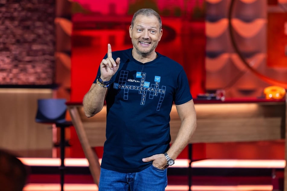 Comedian Mario Barth (53) nahm den Bahn-Irrsinn in seiner RTL-Show auf die Schippe.