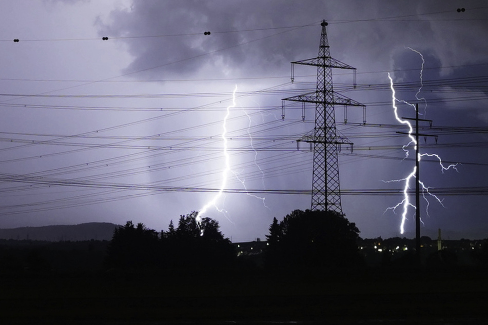 Blitze über dem Stuttgarter Nachthimmel.