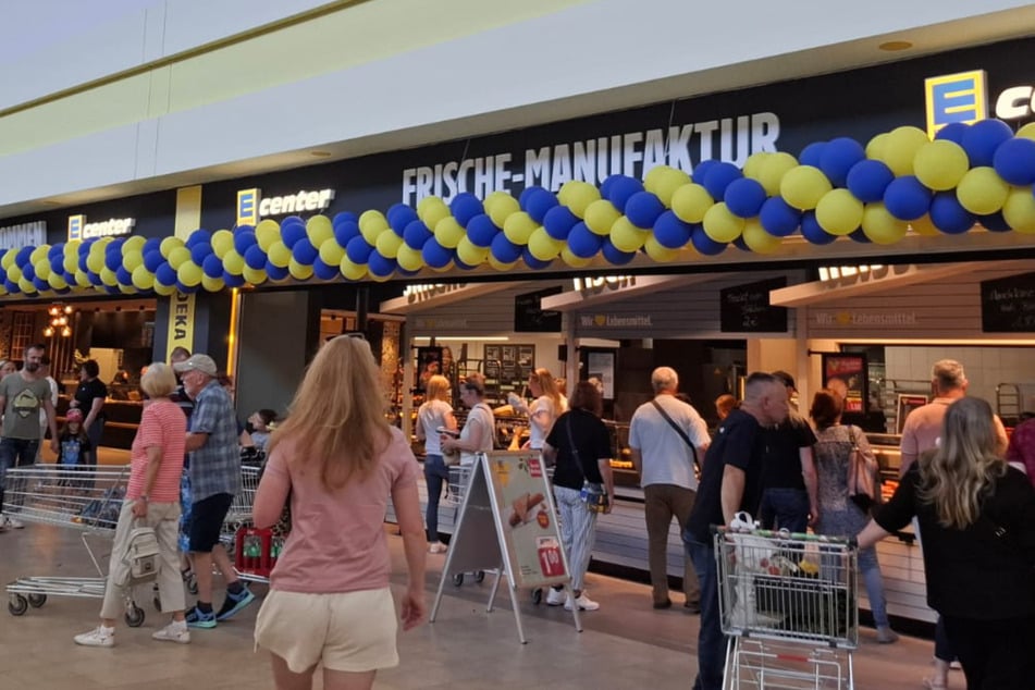 Der Andrang ist groß im neuen E-Center.