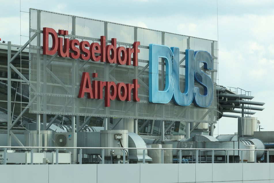 Der Mann (48) wollte über den Düsseldorfer Flughafen aus der Schweiz nach Deutschland einreisen.