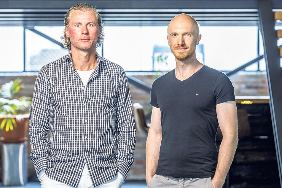 Macher unter sich: Biofabrik-Chef Oliver Riedel (44, l.) und Marketingleiter Hendrik Oeser (32).