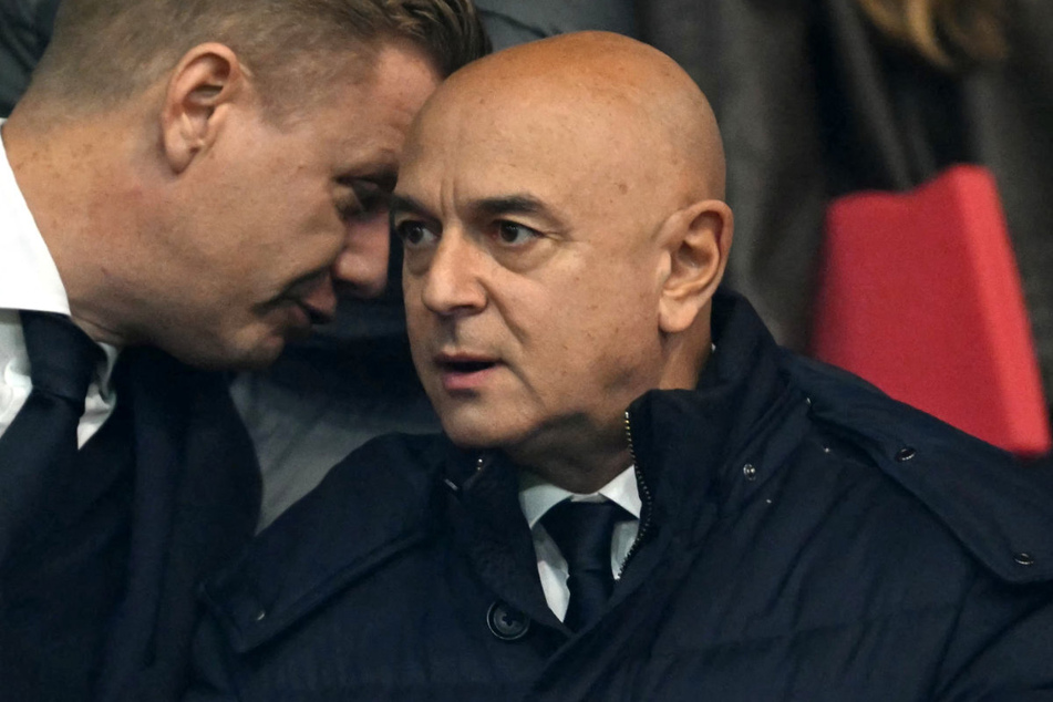 Schon gehört? Tel kommt zu Tottenham. Spurs-Boss Daniel Levy (62, r.) soll sich persönlich mit dem 19-Jährigen in München getroffen haben.