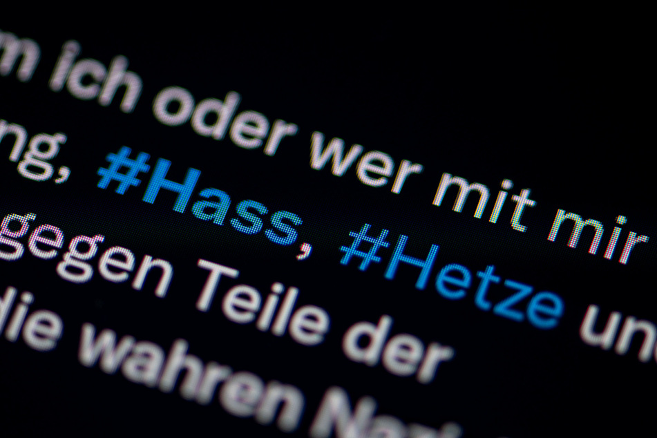 Den Verdächtigen werden Hass-Äußerungen im Internet vorgeworfen. (Symbolbild)