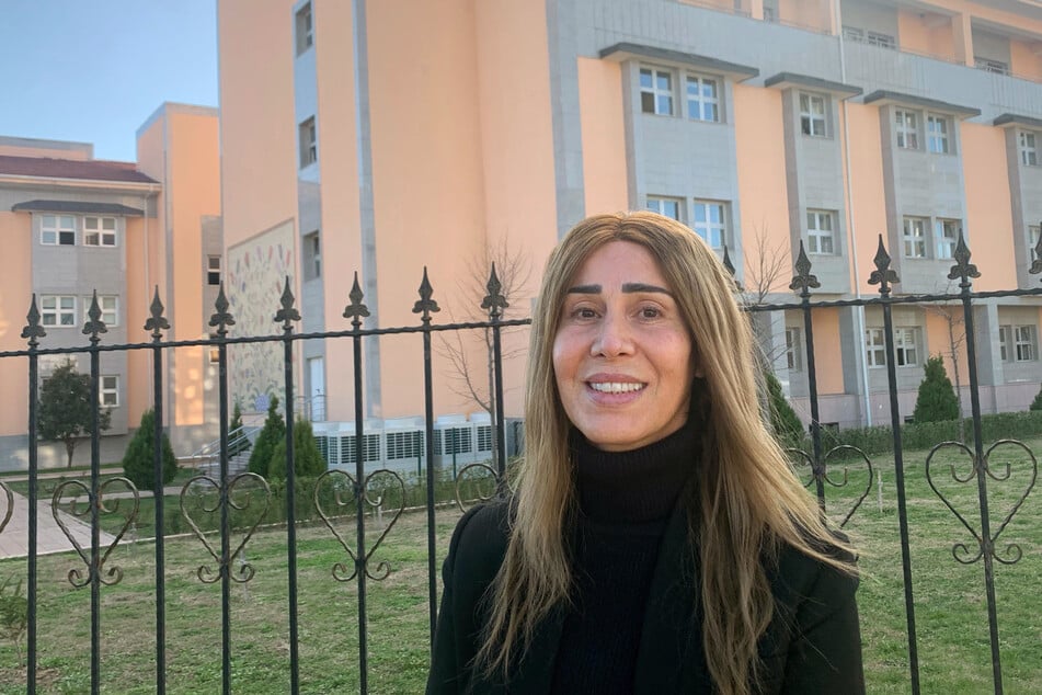 Hozan Canê (50) darf seit Oktober 2020 nicht aus dem Land ausreisen. Zwei Jahre war sie inhaftiert, nun hofft sie auf ein Ende des Prozesses.