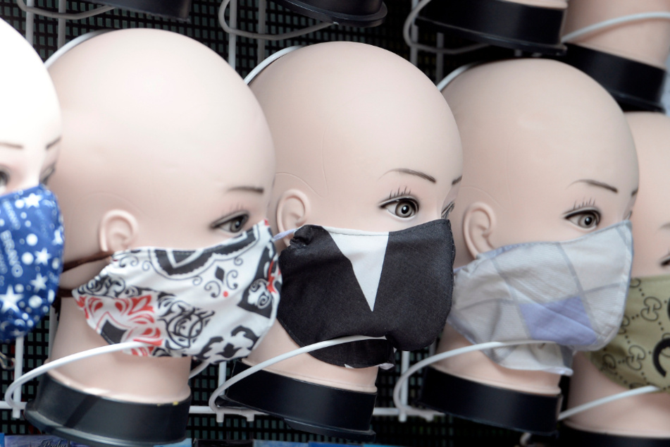 Um die Maske kommen die Deutschen kaum herum.