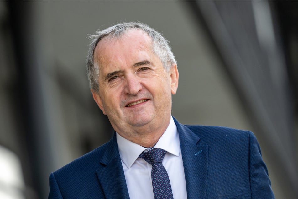 Thomas Schmidt (64, CDU) ist Mitglied im Ausschuss der Regionen und dort Vorsitzender der Deutschen Delegation. Zudem leitet er dort die Automotive Intergroup.