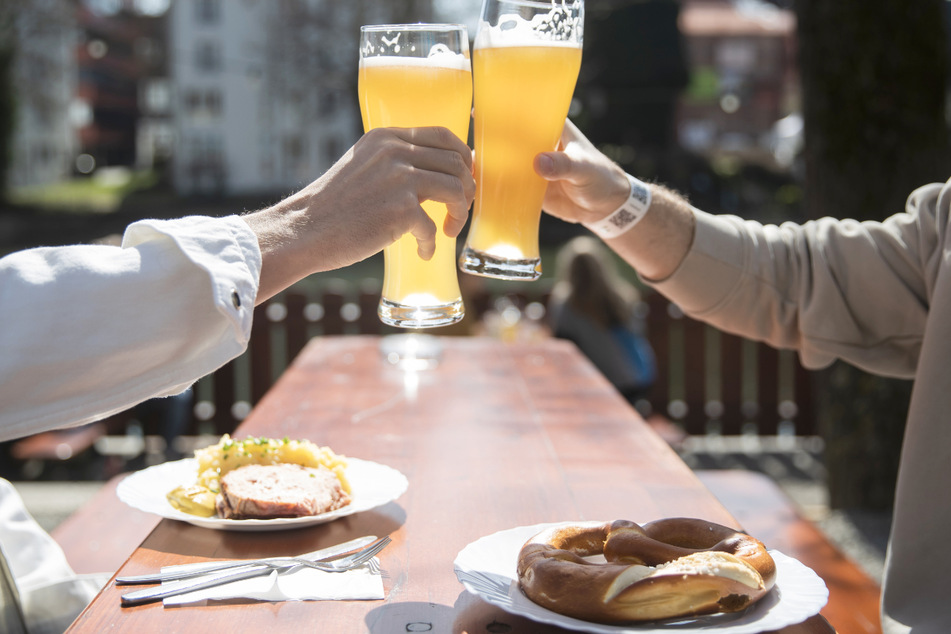In der Gastronomie dürfen wieder 50 Menschen zusammenkommen. (Symbolbild)