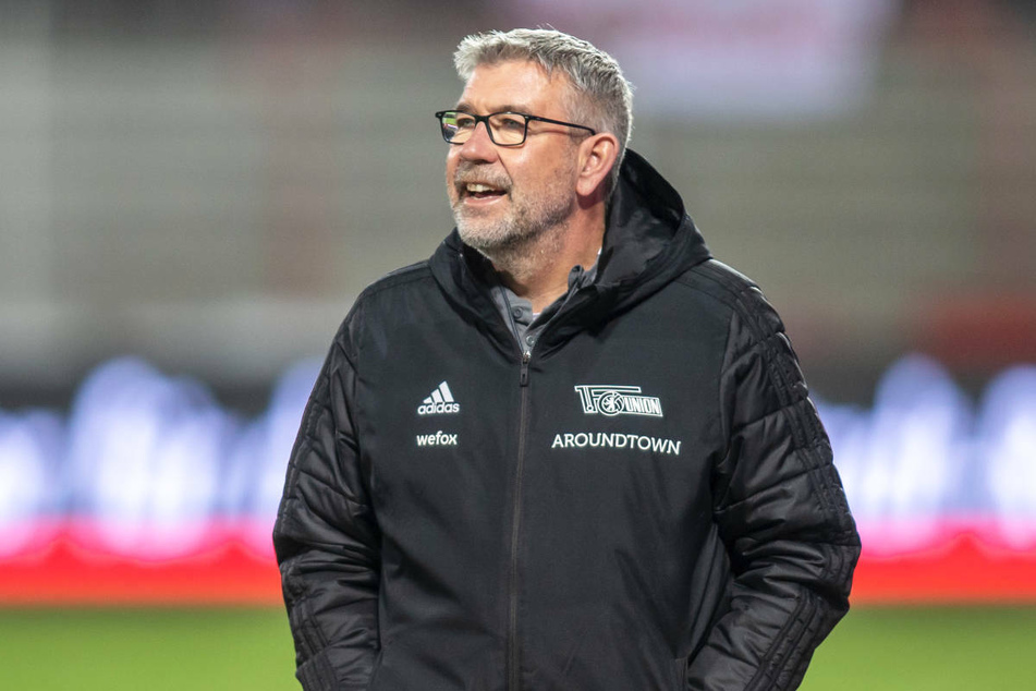 Union-Coach Urs Fischer (56) erwartet im Hauptstadtderby ein kampfbetontes Spiel gegen Hertha BSC.