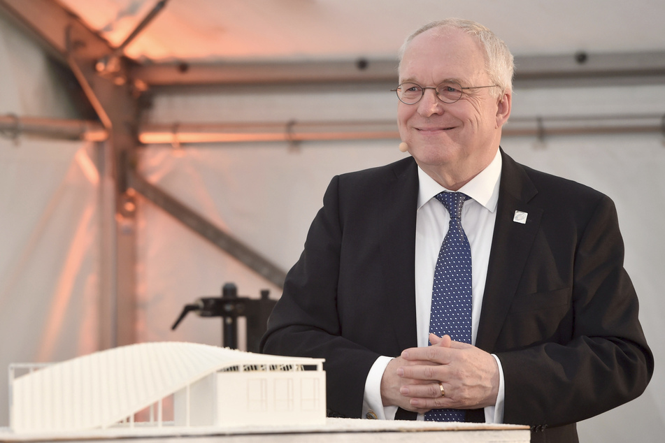 Professor Manfred Curbach bei der Einweihung des Carbonbeton-Gebäudes "Cube" auf dem Gelände der TU Dresden vor zwei Jahren.
