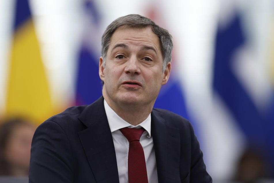 Alexander De Croo (49), Premierminister von Belgien, ist schockiert über den Versuch eines bewaffneten Mannes.