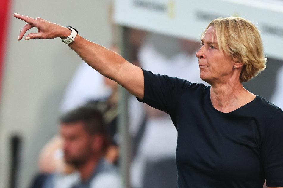 Bundestrainerin Martina Voss-Tecklenburg (55) konnte mit dem deutschen Defensiv-Auftritt nicht zufrieden sein.
