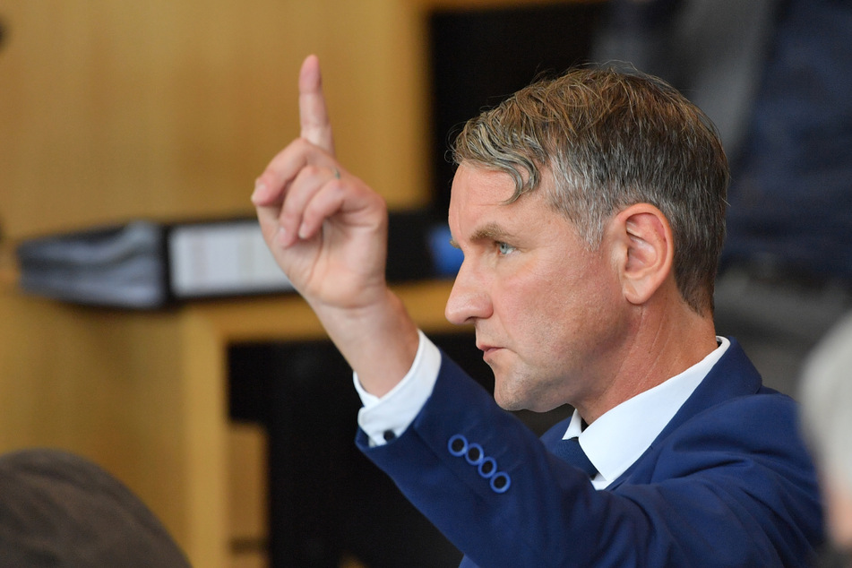 Der Antrag von der AfD-Fraktion im Thüringen Landtag um den Fraktionsvorsitzenden Björn Höcke (49) wurde vom Gericht abgelehnt.