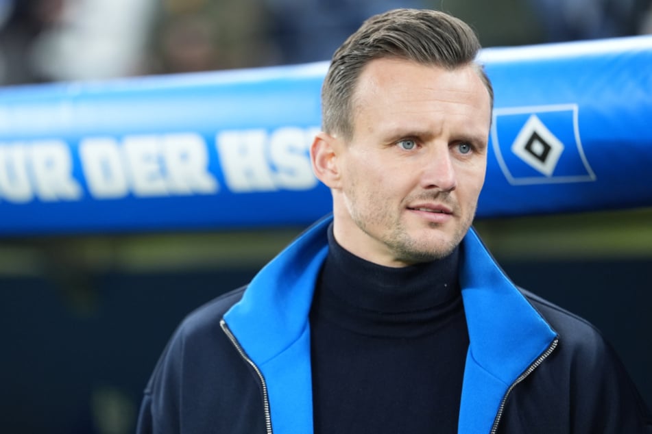 Arbeitsreiche Tage für Claus Costa (42): Der HSV-Sportdirektor versucht an den letzten Tagen der Transferperiode, noch den ein oder anderen Spieler zu holen. (Archivfoto)