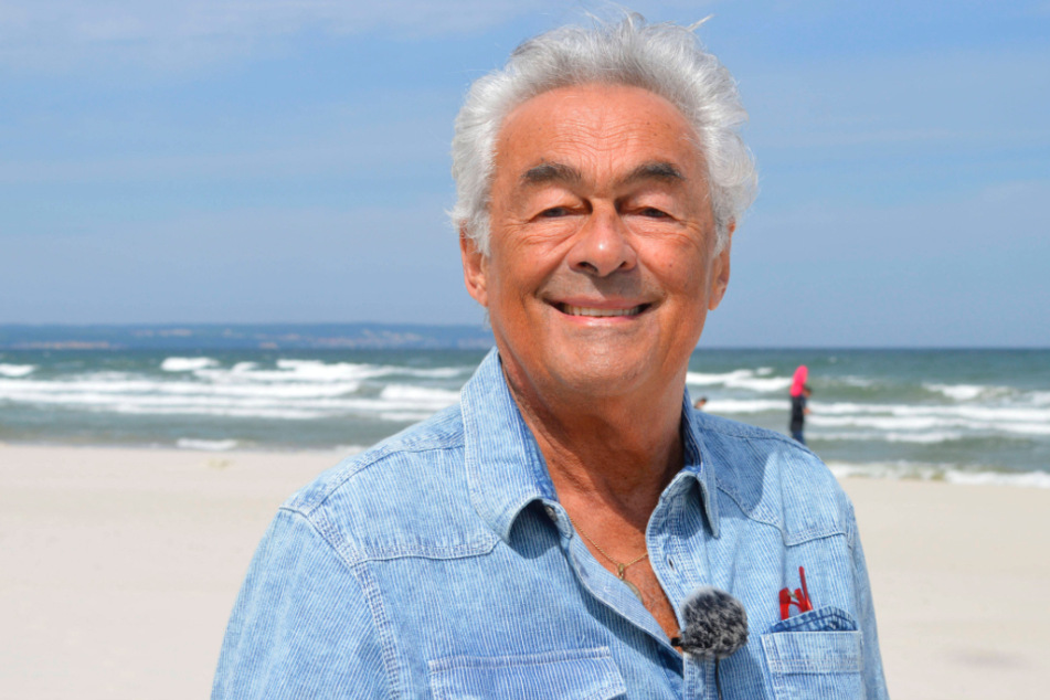 Schauspieler Giso Weißbach (79) agiert als Zauberer.