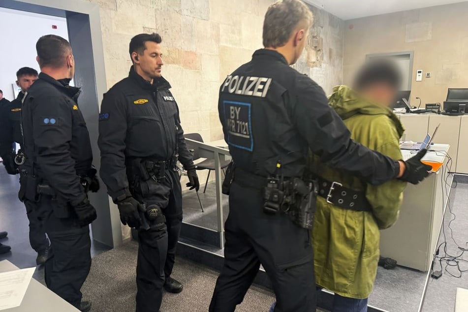 Die Polizei nahm den Mann nach Flucht fest.