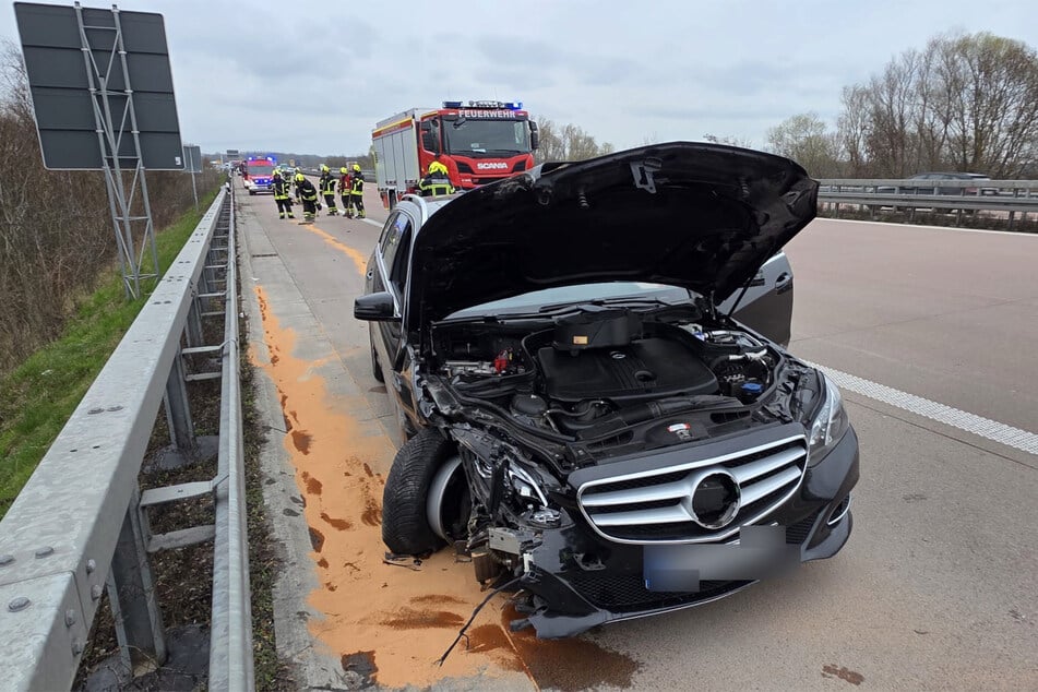 Mindestens ein Fahrzeug war in den Unfall verwickelt und wurde beschädigt.