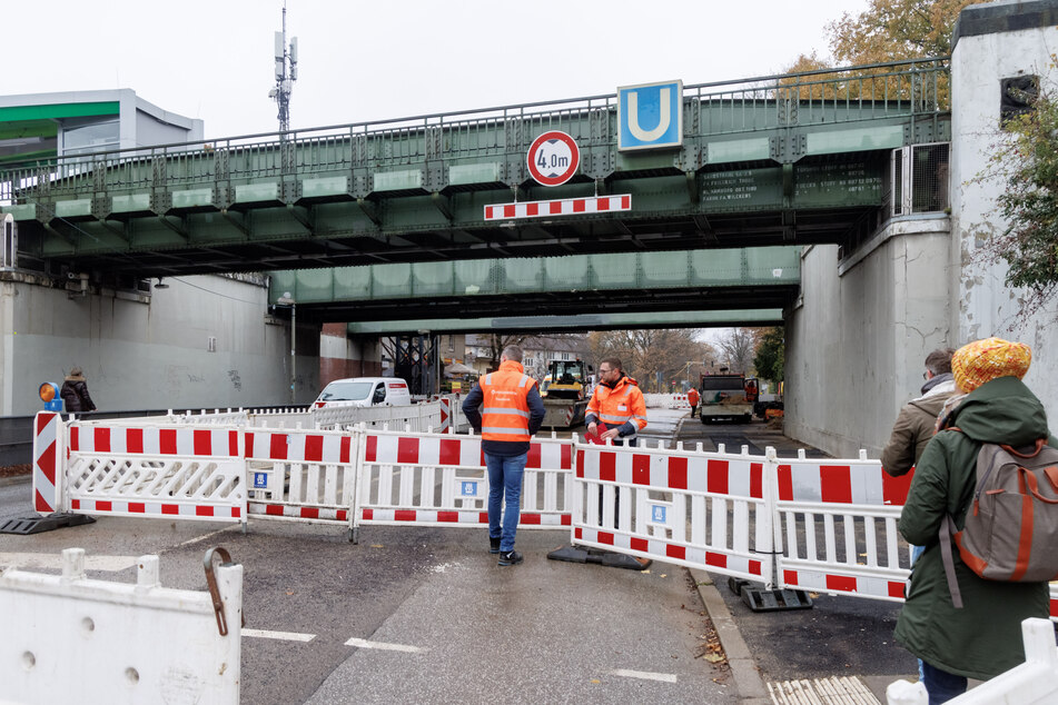 Die vier bestehenden Brücken an der Station Wandsbek-Gartenstadt werden ab dem 20. Januar 2023 durch neue ersetzt.