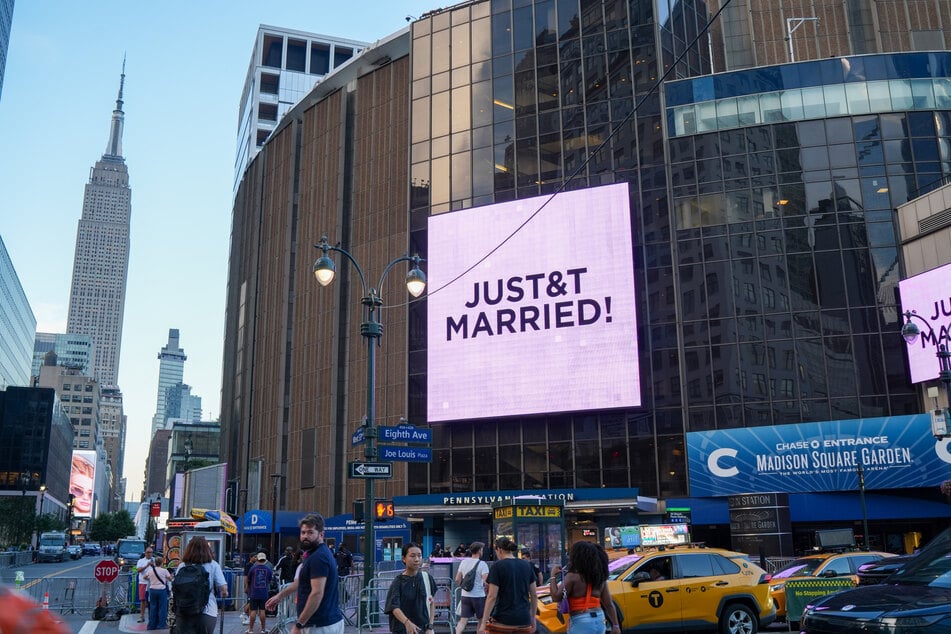 Anlässlich der Hochzeit war am Madison Square Garden ein Schild mit der Aufschrift "Just&amp;t Married" zu sehen.