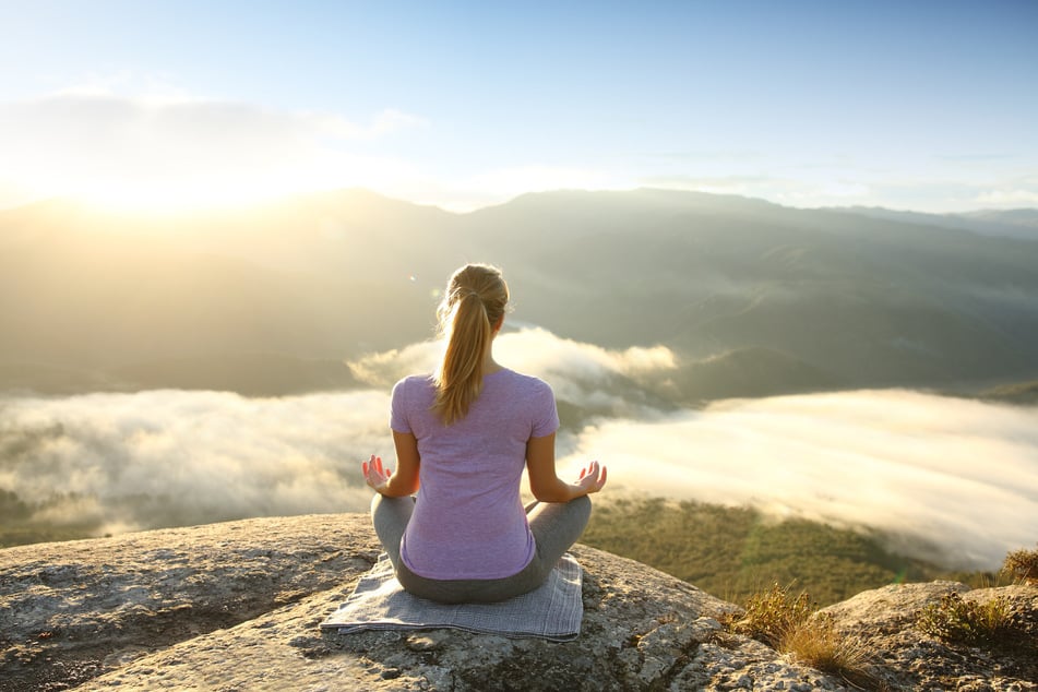 Welche Bedeutung Meditation für Deine Zufriedenheit haben kann, verraten Dir die achtsamen Sprüche von TAG24.