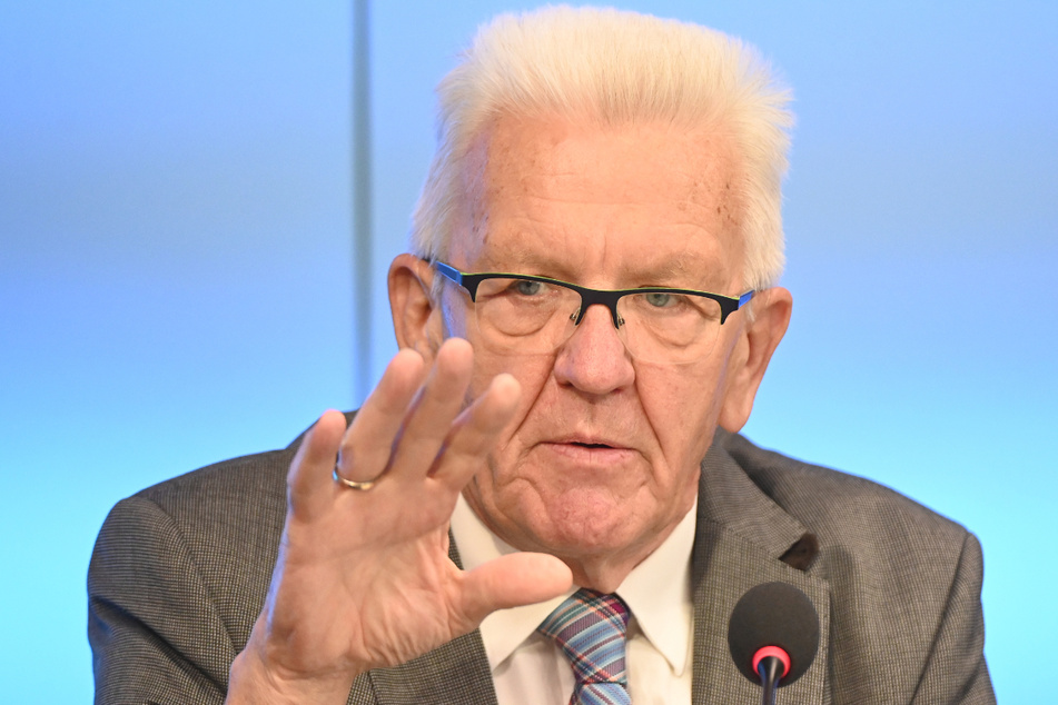 Langsamer Windkraft-Ausbau: Ministerpräsident Winfried Kretschmann (73, Grüne) weist die Schuld von sich.