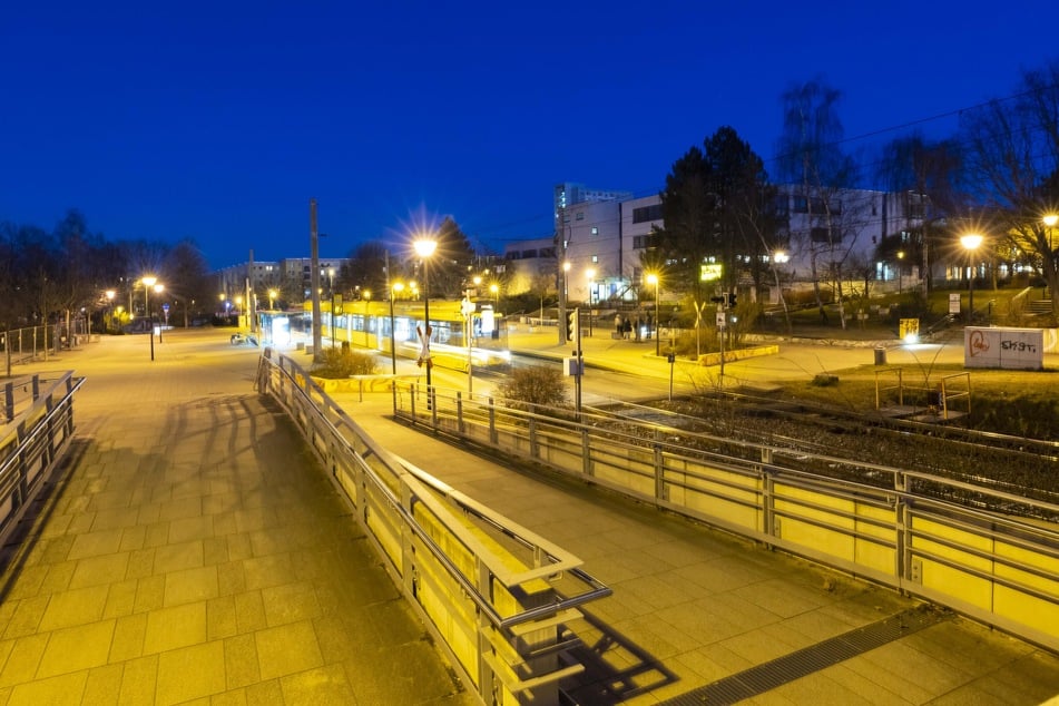 Auf dem Amalie-Dietrich-Platz soll es am Mittwochabend zu einer brutalen Hass-Attacke gekommen sein. Zwei Verdächtige befinden sich bereits in U-Haft. (Symbolfoto)