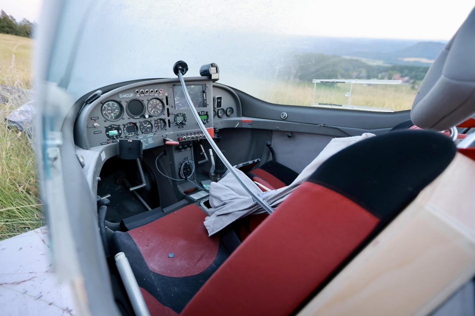 Das Cockpit des Piloten blieb zum Großteil unversehrt.