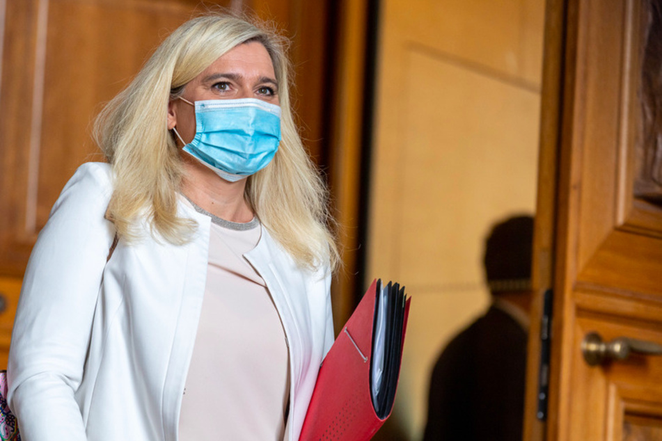 Melanie Huml (44, CSU), Staatsministerin für Gesundheit und Pflege, nimmt an einer Sondersitzung des Gesundheitsausschuss teil.