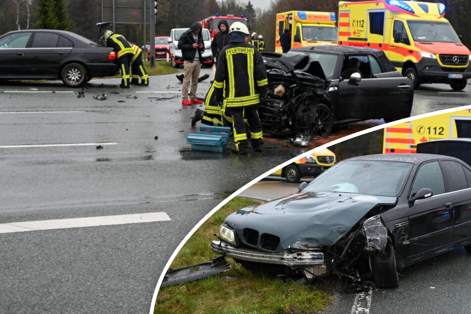 Schwerer Crash in Ostsachsen: BMW und Mini rasen ineinander - Vier Personen verletzt