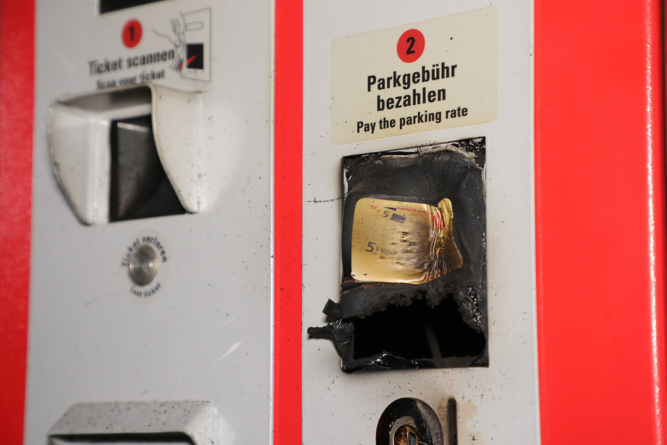 Am Parkautomaten kann man nun nicht mehr bezahlen: 3.000 Euro Schaden!