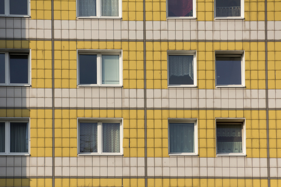 Skrupellos und unbefriedigt: Mann soll Prostituierte aus dem Fenster geworfen haben