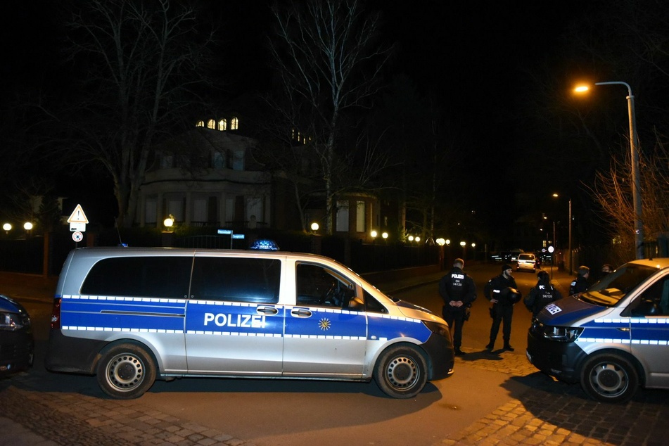 Die Polizei riegelte das Gebiet rund um das russische Konsulat ab.