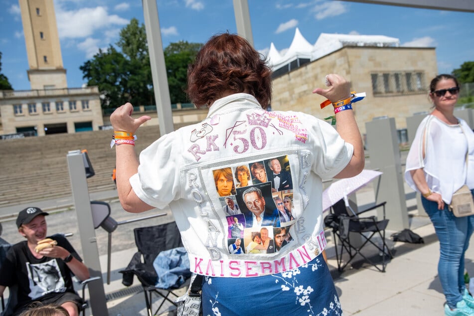 Ein Fan begeisterte mit einer selbst gemachten "RK"-Jacke.