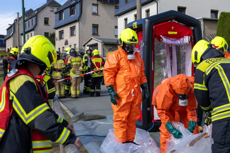 Gefahrguteinsatz im Erzgebirge: Auch Rettungswagen kurzzeitig unter Quarantäne