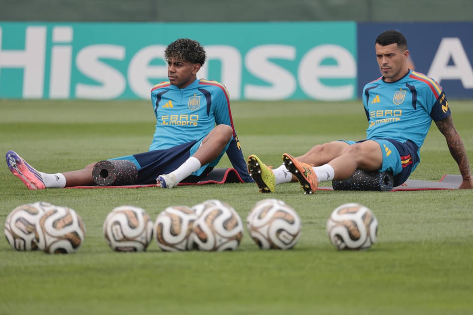Lamine Yamal (19, links) und Pedro Porro (26) nahmen nicht am Mannschaftstraining teil.