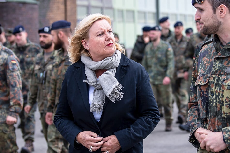 Wehrbeauftragte Eva Högl (54, SPD) schlägt erneut einen Pflichtdienst vor.