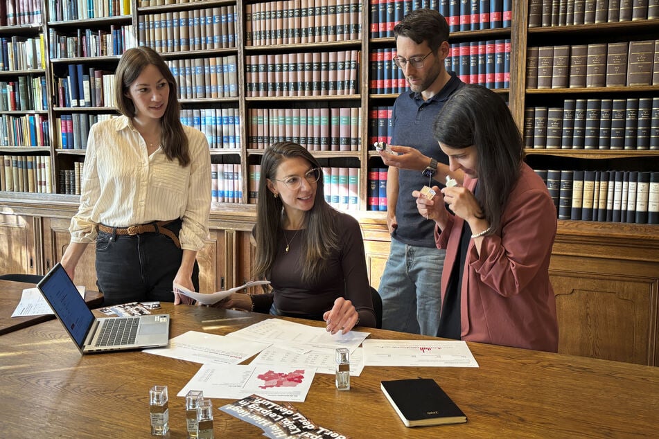 Ulrike Kießling (v.l.n.r.), Lysann Schubert, Torsten Hielscher und Elisa Tzedakis haben die Umfrageergebnisse ausgewertet und daraus zwei Düfte entwickelt.