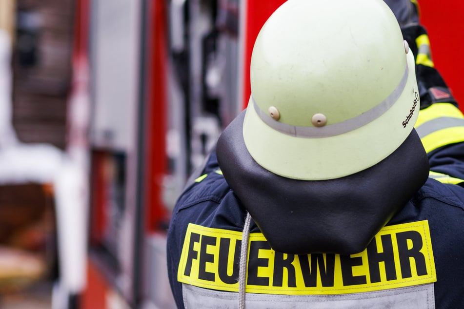 Autos fangen in Stadtfeld West Feuer: Wer hat etwas gesehen?