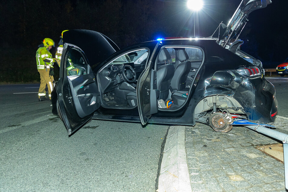 Zwei Verletzte und 25.000 Euro Schaden nach Kreuzungscrash