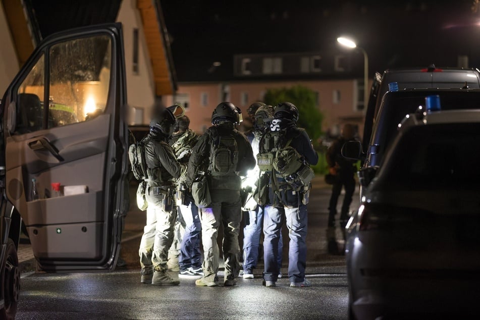 Das SEK überwältigte den Mann in seiner Wohnung.