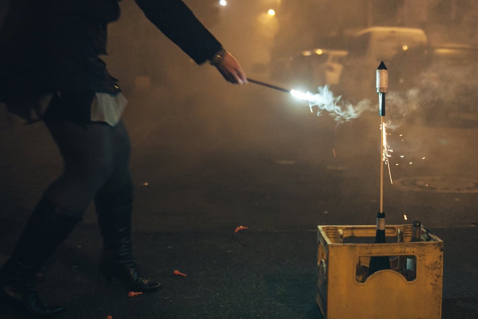 Neues Jahr, alte Probleme: Die Polizei ermittelt zum Jahresende zunehmend im Bereich der illegalen Feuerwerkskörper. (Symbolbild)